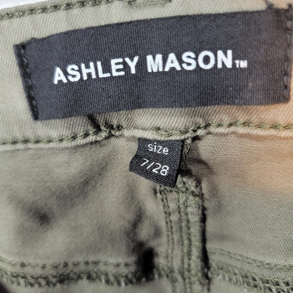 Green cargo style Ashley Mason pants. Size 7. - Picture 9 of 11